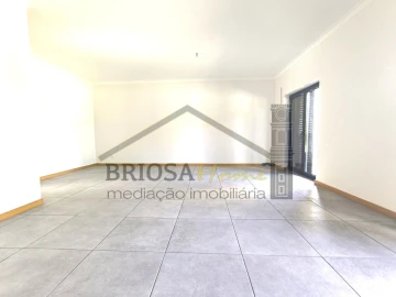 Moradia T3 para Venda em Poiares (Santo Andre)