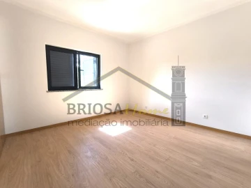 Moradia T3 para Venda em Poiares (Santo Andre)