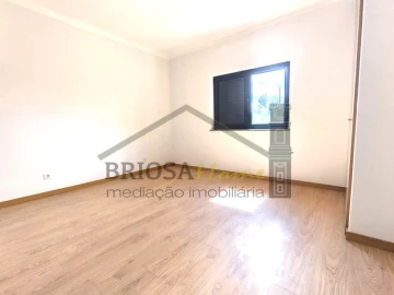 Moradia T3 para Venda em Poiares (Santo Andre)