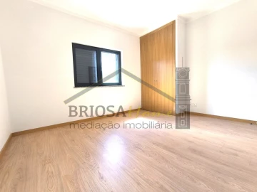 Moradia T3 para Venda em Poiares (Santo Andre)