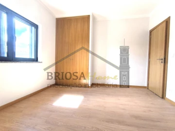 Moradia T3 para Venda em Poiares (Santo Andre)