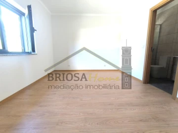Moradia T3 para Venda em Poiares (Santo Andre)