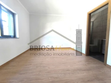 Moradia T3 para Venda em Poiares (Santo Andre)