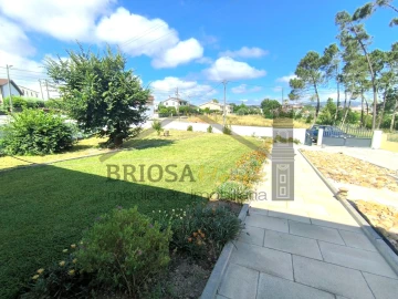 Moradia T3 para Venda em Poiares (Santo Andre)