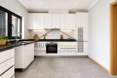 Moradia T3 para Venda em Poiares (Santo Andre)