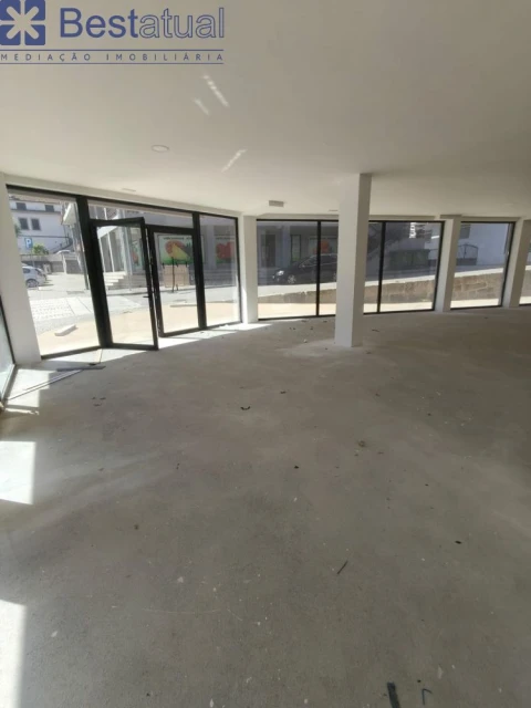 Loja para Venda em Arco de Baúlhe e Vila Nune