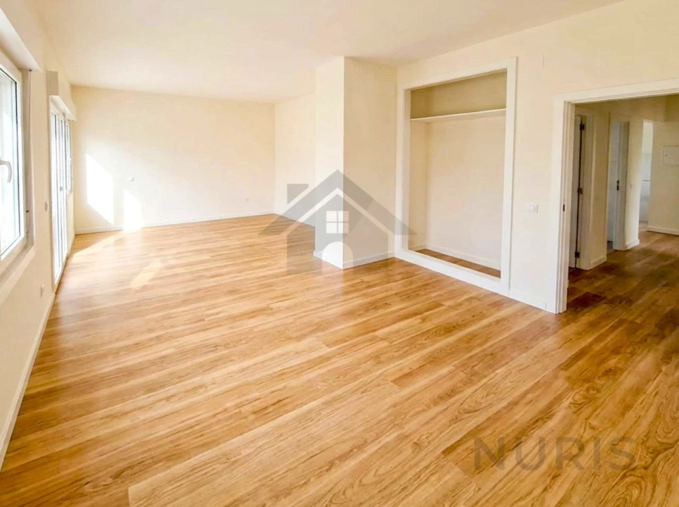 Apartamento T2 para Arrendamento em Portimão Foto 4