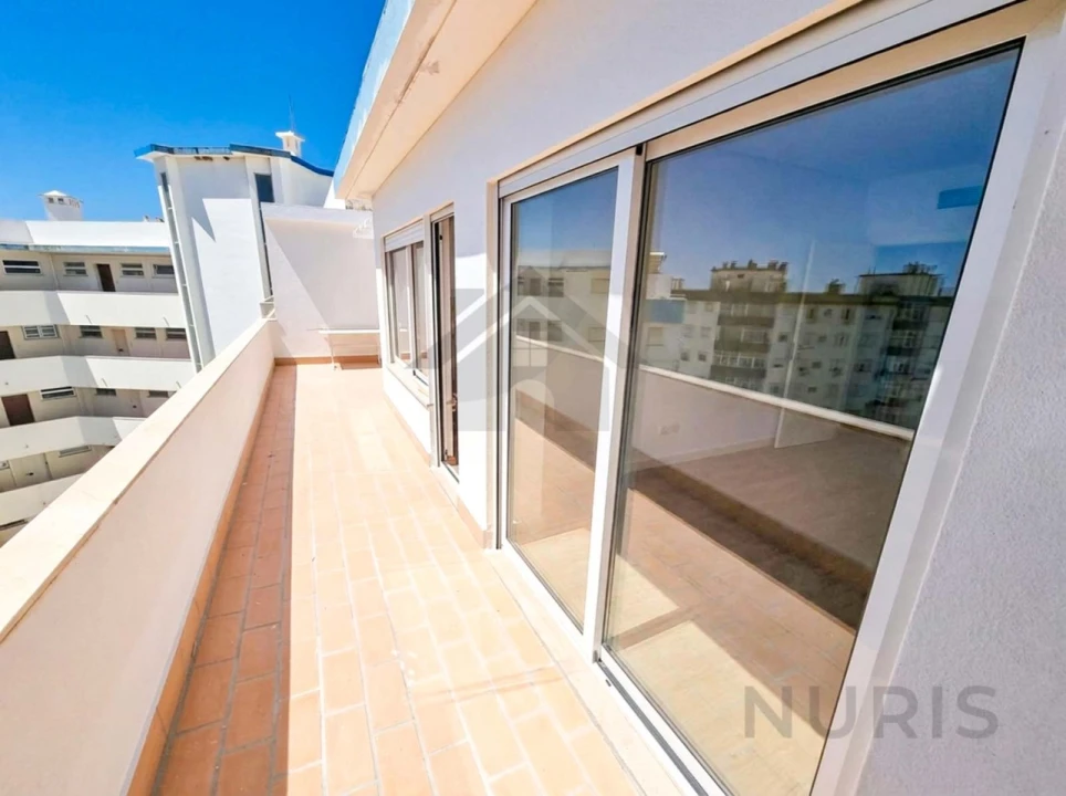 Apartamento T2 para Arrendamento em Portimão Foto 9