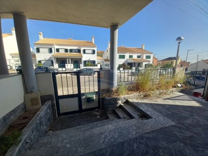Moradia T5 para Venda em Santo Isidoro Foto 52