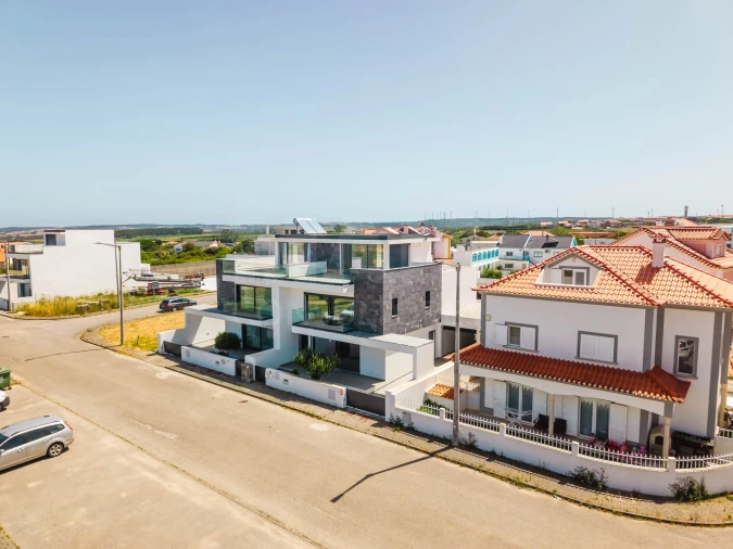 Moradia T5 para Venda em Atouguia da Baleia Foto 5