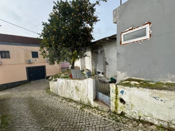 Moradia T2 para Venda em Alhandra, São João dos Montes e Calhandriz