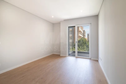 Apartamento T3 para Venda em Carcavelos e Parede