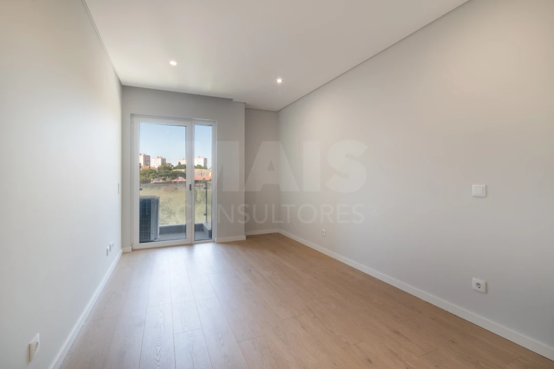 Apartamento T3 para Venda em Carcavelos e Parede Foto 8