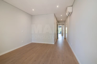Apartamento T3 para Venda em Carcavelos e Parede