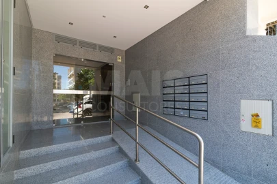 Apartamento T3 para Venda em Carcavelos e Parede