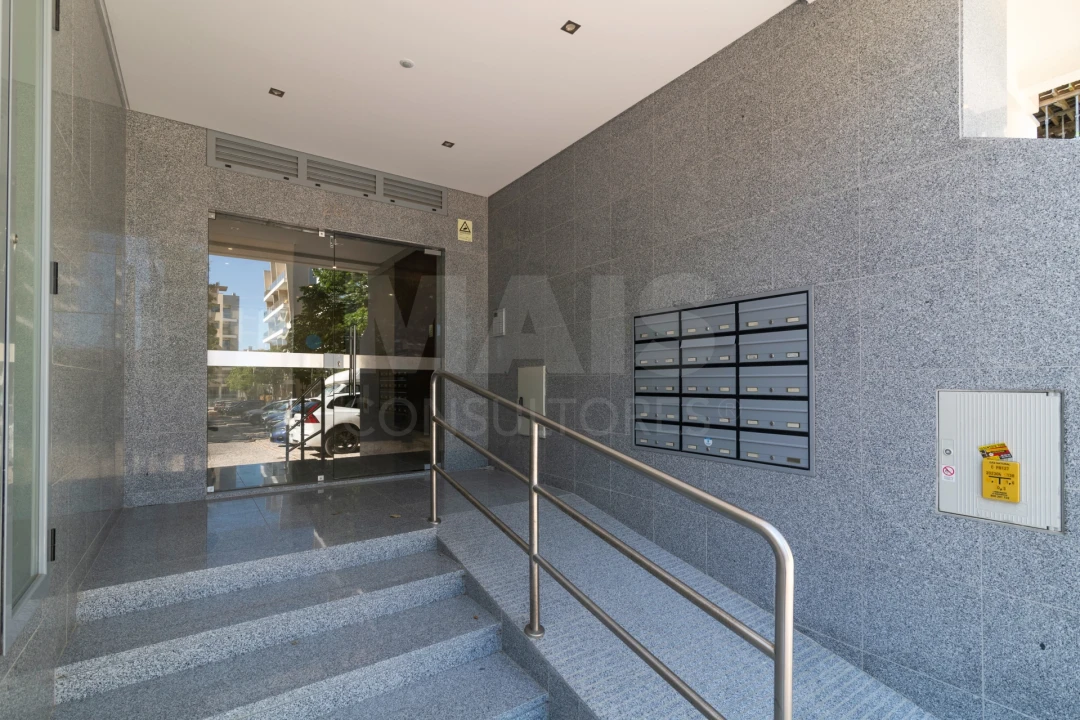 Apartamento T3 para Venda em Carcavelos e Parede Foto 11