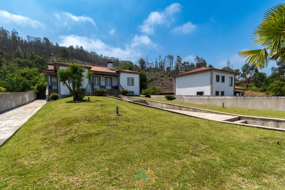 Moradia T4 para Venda em Correlhã Foto 7