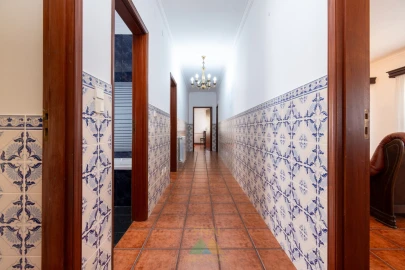 Moradia T4 para Venda em Correlhã
