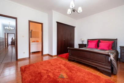 Moradia T4 para Venda em Correlhã