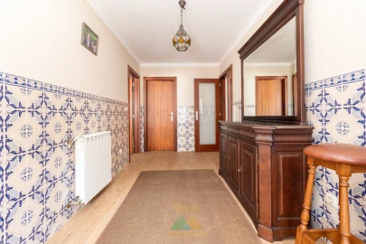 Moradia T4 para Venda em Correlhã