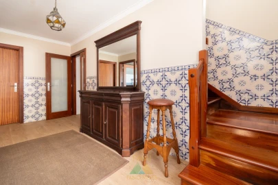 Moradia T4 para Venda em Correlhã