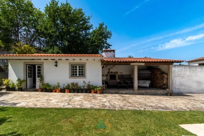 Moradia T4 para Venda em Correlhã