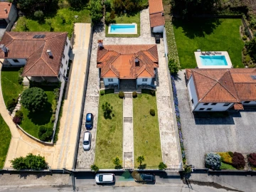 Moradia T4 para Venda em Correlhã