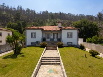 Moradia T4 para Venda em Correlhã