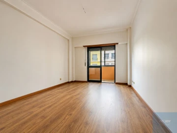 Apartamento T3 para Arrendamento em Sacavém e Prior Velho
