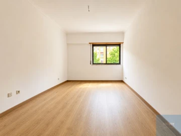 Apartamento T3 para Arrendamento em Sacavém e Prior Velho