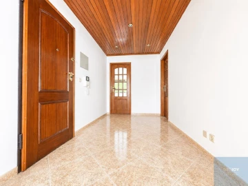 Apartamento T3 para Arrendamento em Sacavém e Prior Velho