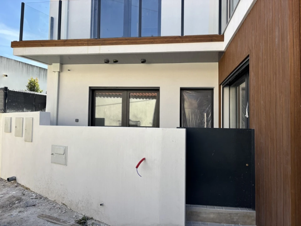Moradia T3 para Venda em São Bartolomeu dos Galegos e Moledo Foto 2