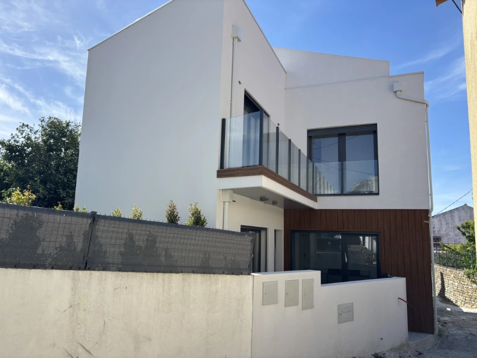 Moradia T3 para Venda em São Bartolomeu dos Galegos e Moledo Foto 1
