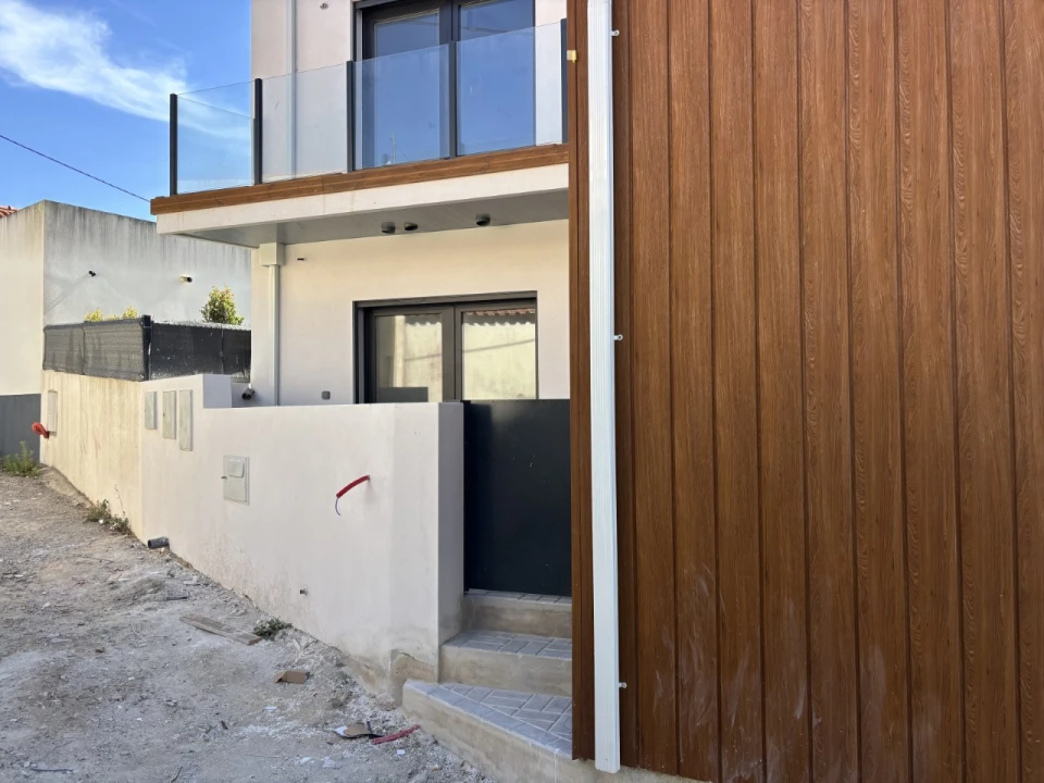 Moradia T3 para Venda em São Bartolomeu dos Galegos e Moledo Foto 3