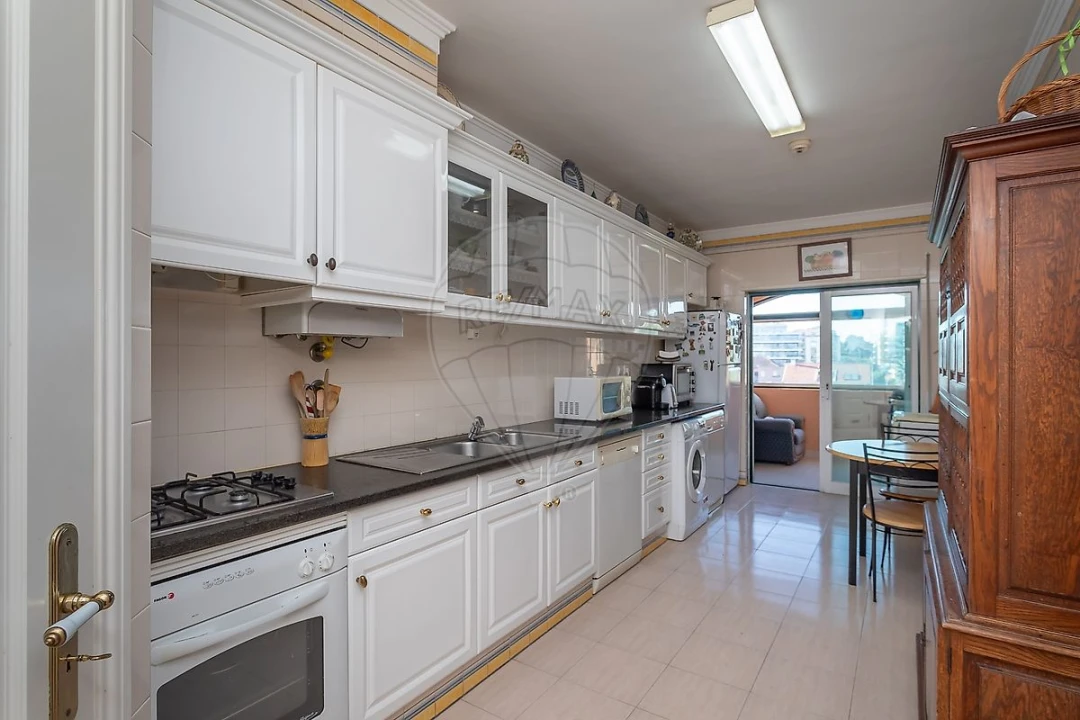 Apartamento T3 para Venda em Carcavelos e Parede Foto 5