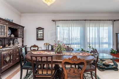Apartamento T3 para Venda em Carcavelos e Parede