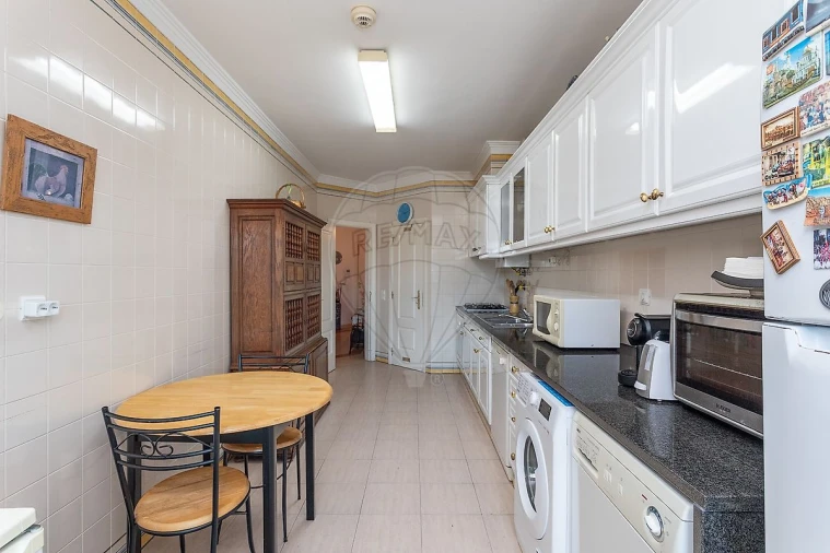 Apartamento T3 para Venda em Carcavelos e Parede Foto 4