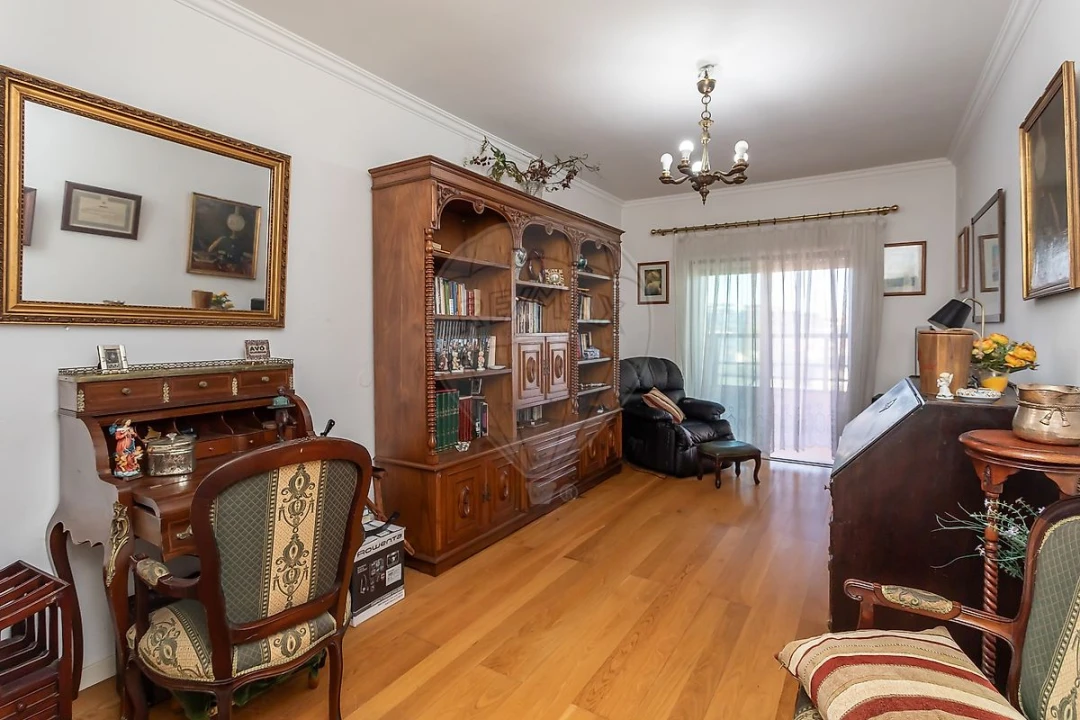 Apartamento T3 para Venda em Carcavelos e Parede Foto 8
