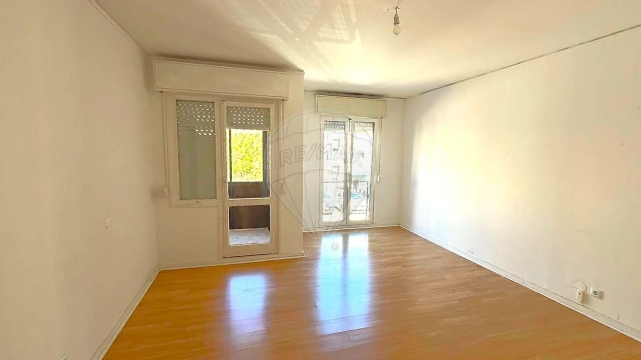 Apartamento T2 para Venda em Santo António dos Cavaleiros e Frielas Foto 8