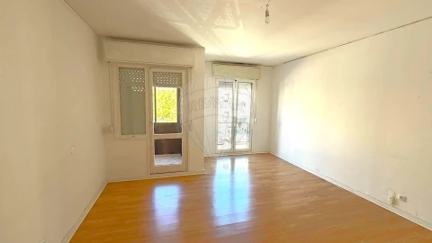 Apartamento T2 para Venda em Santo António dos Cavaleiros e Frielas