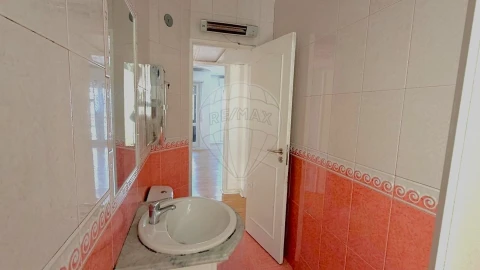 Apartamento T2 para Venda em Santo António dos Cavaleiros e Frielas
