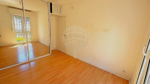 Apartamento T2 para Venda em Santo António dos Cavaleiros e Frielas