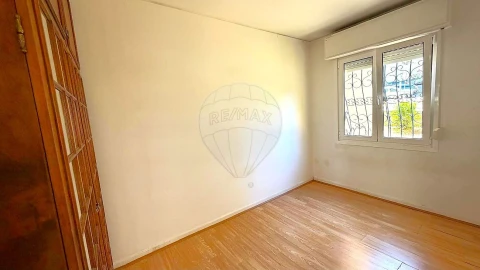 Apartamento T2 para Venda em Santo António dos Cavaleiros e Frielas