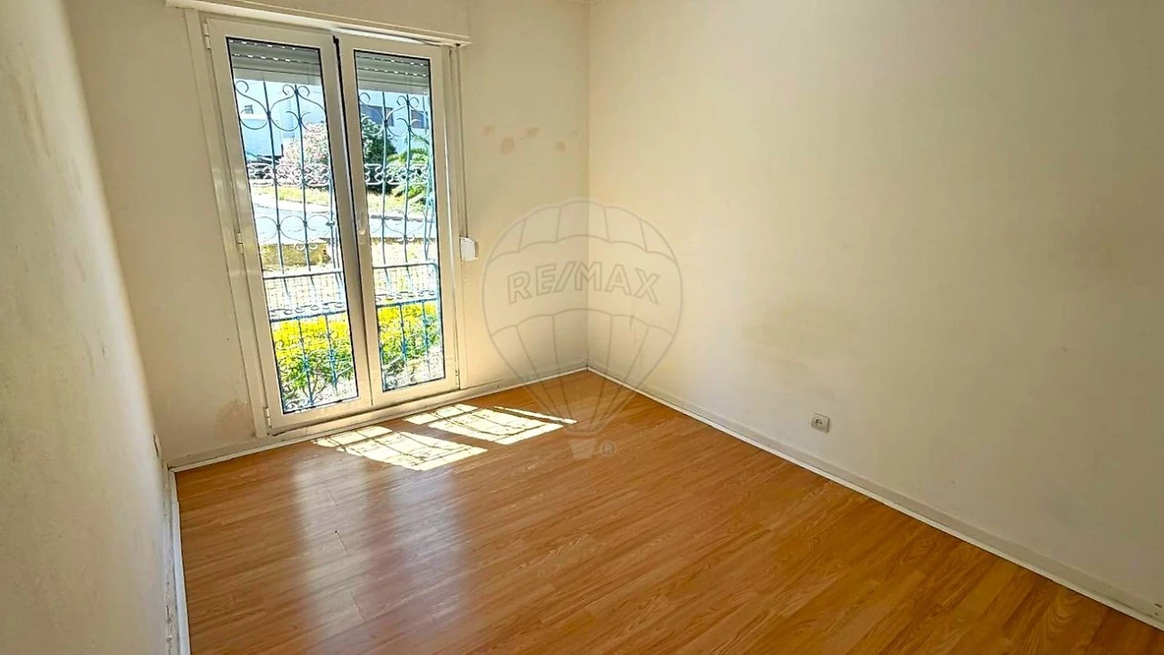 Apartamento T2 para Venda em Santo António dos Cavaleiros e Frielas Foto 5