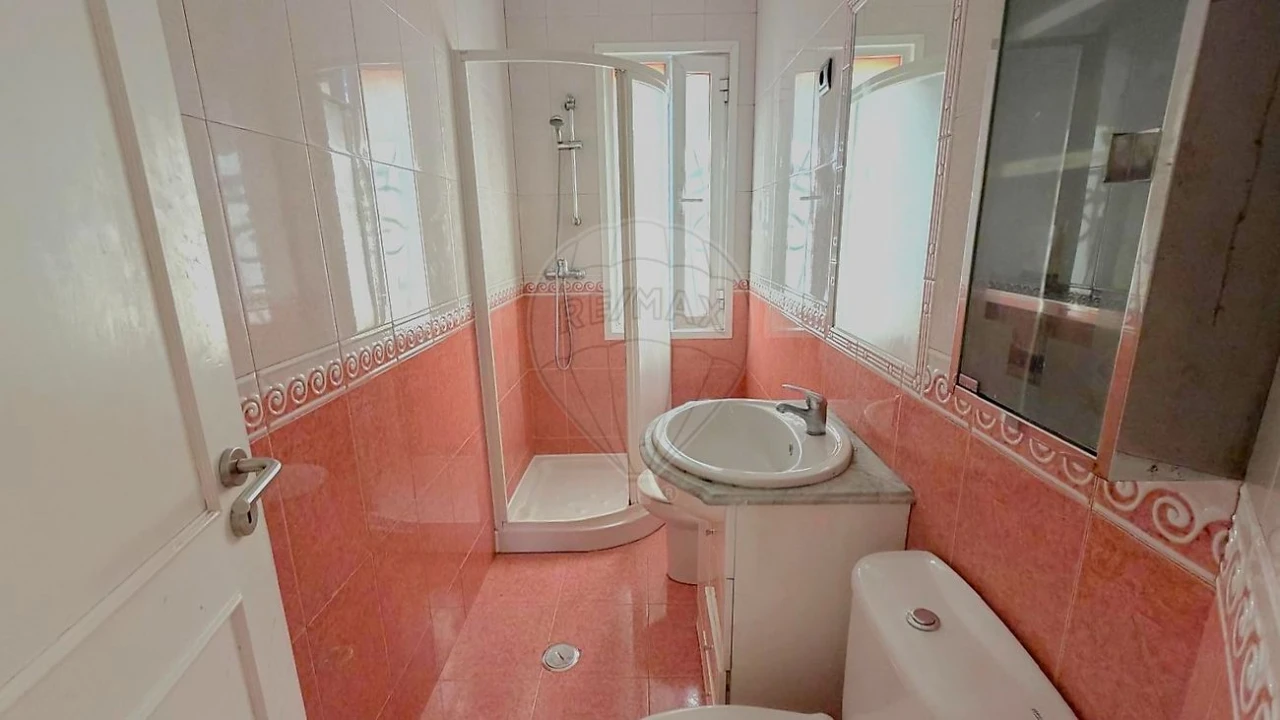 Apartamento T2 para Venda em Santo António dos Cavaleiros e Frielas Foto 4