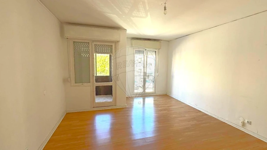 Apartamento T2 para Venda em Santo António dos Cavaleiros e Frielas Foto 8