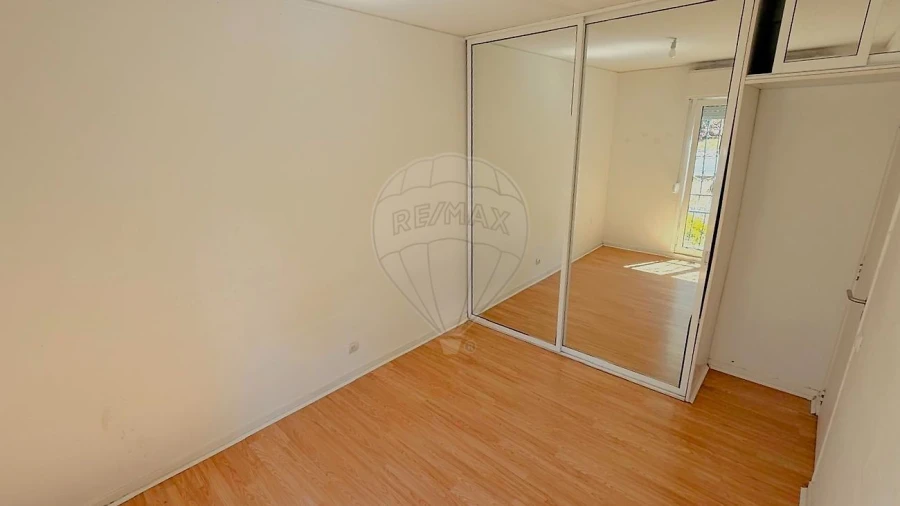 Apartamento T2 para Venda em Santo António dos Cavaleiros e Frielas Foto 9