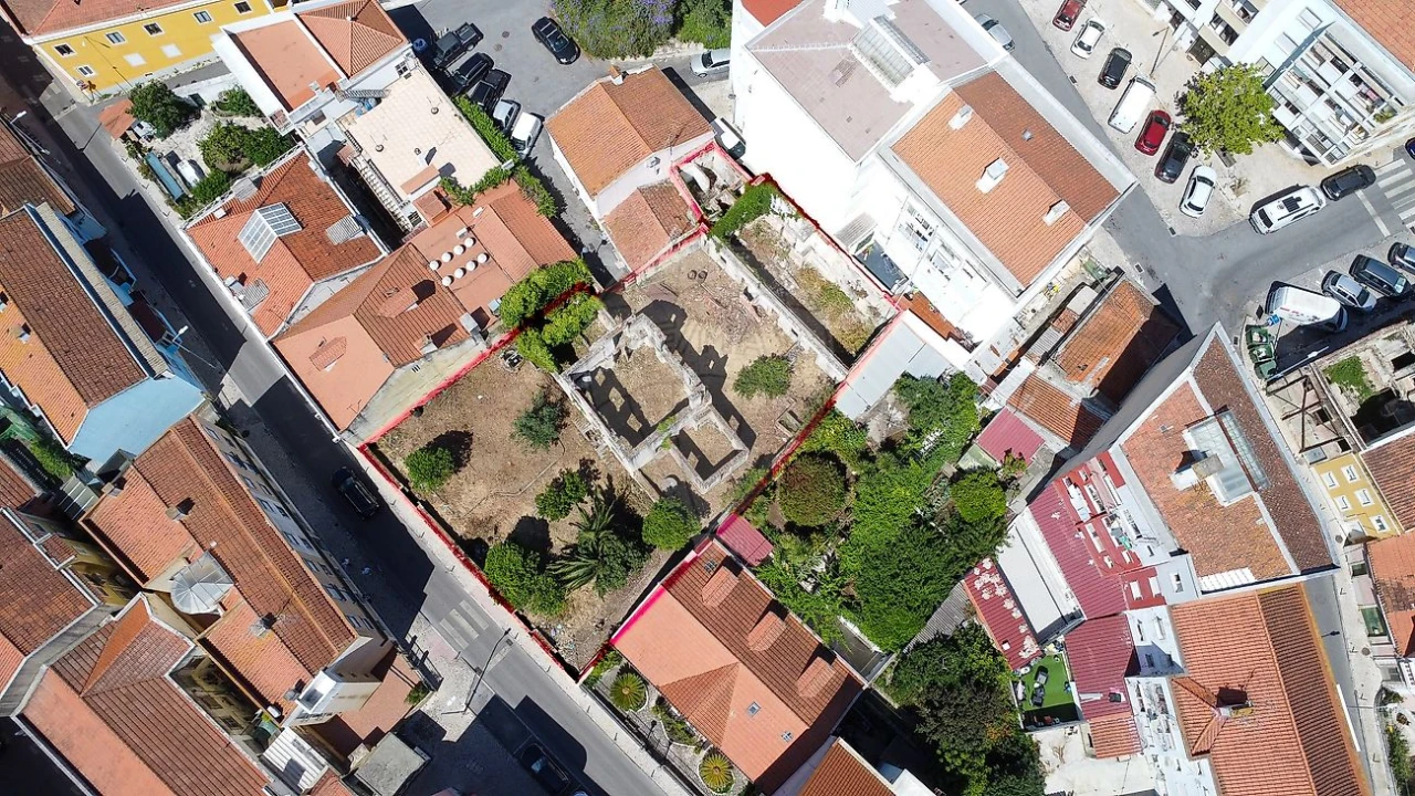 Moradia T13 para Venda em Queluz e Belas Foto 2