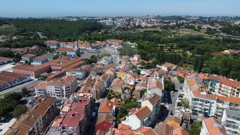 Moradia T13 para Venda em Queluz e Belas