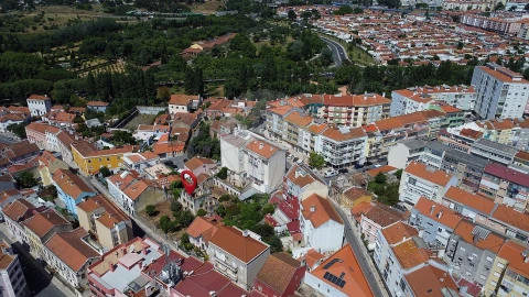 Moradia T13 para Venda em Queluz e Belas